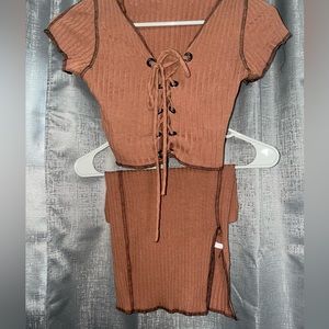 A brown with black stitching 2 piece skirt & cropped top set 🤎